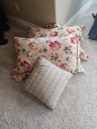 Set Of Pillows With Shams