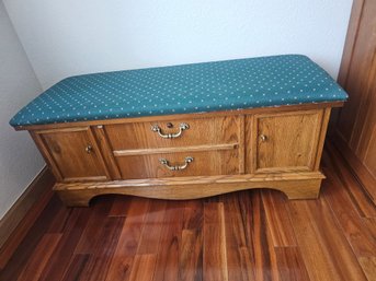 Lane Cedar Chest, Locking Chest With Cushion Top