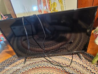 32' TCl Model 32S327 Smart Roku TV,  Working