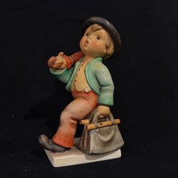Vintage 'Merry Wanderer' HUMMEL Figurine - West Germany