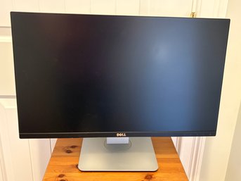 Dell LCD 24' Computer Monitor With Adjustable Height Stand