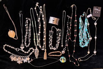 Collectible Jewelry Lot Of Necklaces