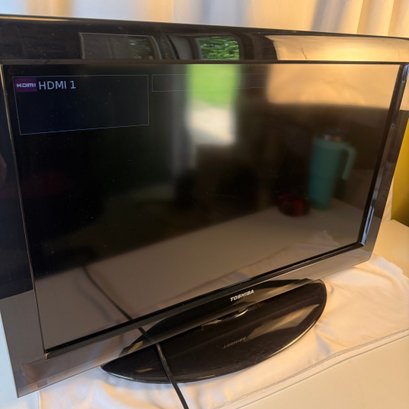 32 Inch Toshiba TV With Remote In Working Condition #3761