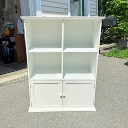 White 4 Cubby With Cabinet Shelf