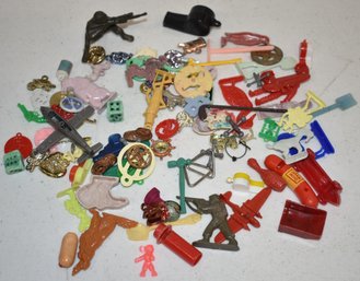 LOT OF VINTAGE CRACKER JACK PRIZES ETC