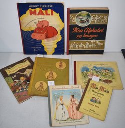 (7) VINTAGE CHILDRENS BOOKS IN A FORGEIN LANGUAGE