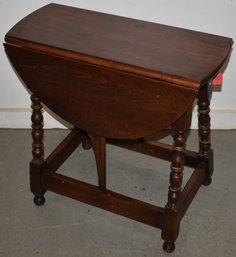 QUEEN ANNE STYLE MAPLE BUTTERFLY TABLE