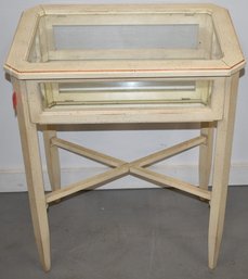 MODERN WHITE WOODEN VIRTRINE