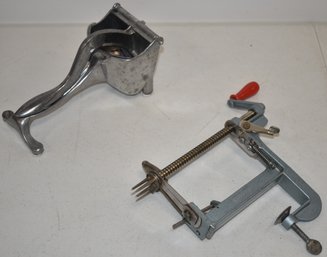 (2) VINTAGE KITCHEN ITEMS