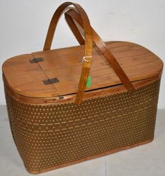 VINTAGE PICNIC BASKET W/ INSERT TRAY