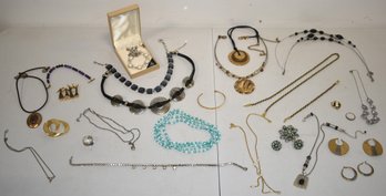 LOT OF COSTUME JEWELRY