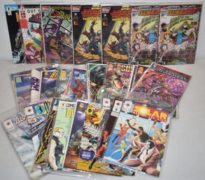 LOT (33) COMICS