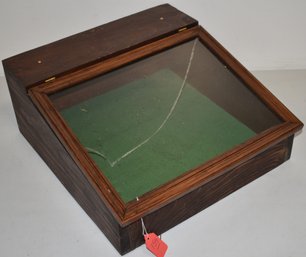SM. SLANT TOP DISPLAY CASE