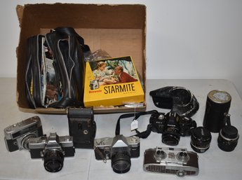 LOT VINTAGE CAMERA EQUIPMENT