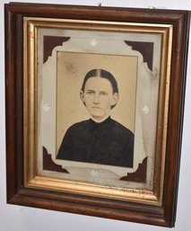 VICTORIAN WALNUT FRAME W/ GILT LINER