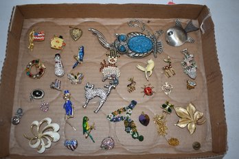 TRAY LOT COSTUME JEWELRY