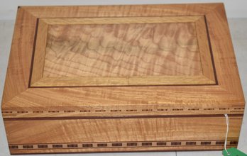 INLAID MAPLE JEWELRY BOX