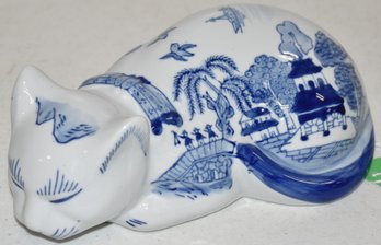 BLUE WILLOW RECUMBANT CAT