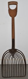 ANTIQUE CLAM SHOVEL