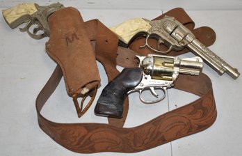 TOY GUNS & HOLSTERS