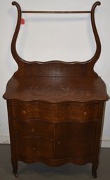 VICTORIAN OAK COMMODE