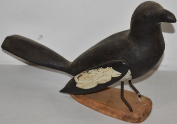 CARVED & PAINTED MAGPIE DECOY