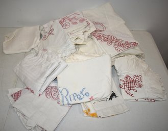 LOT VINTAGE TABLE LINENS