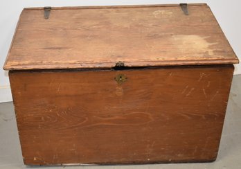 LATE 19TH CENT PINE STORAGE CHEST