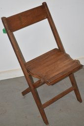 VINTAGE WOODEN FOLDING CHAIR