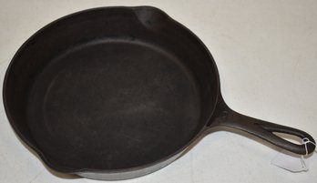 GRISWOLD 8' CAST IRON SKILLET