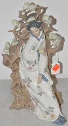 12' LLADRO GEISHA GIRL FIGURE