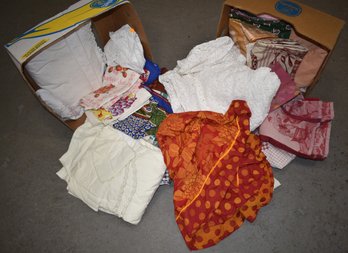 LARGE LOT VINTAGE TABLE LINENS