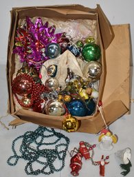 LOT VINTAGE GLASS XMAS ORNAMENTS