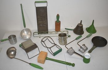 (16) VINTAGE GREEN HANDLED KITCHENWARE ITEMS