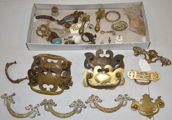 LOT OF VINTAGE FURNITURE HARDWARE