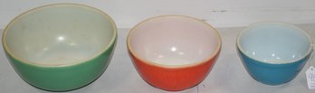 SET (3) GRADUATED PYREX MIXING BOWLS