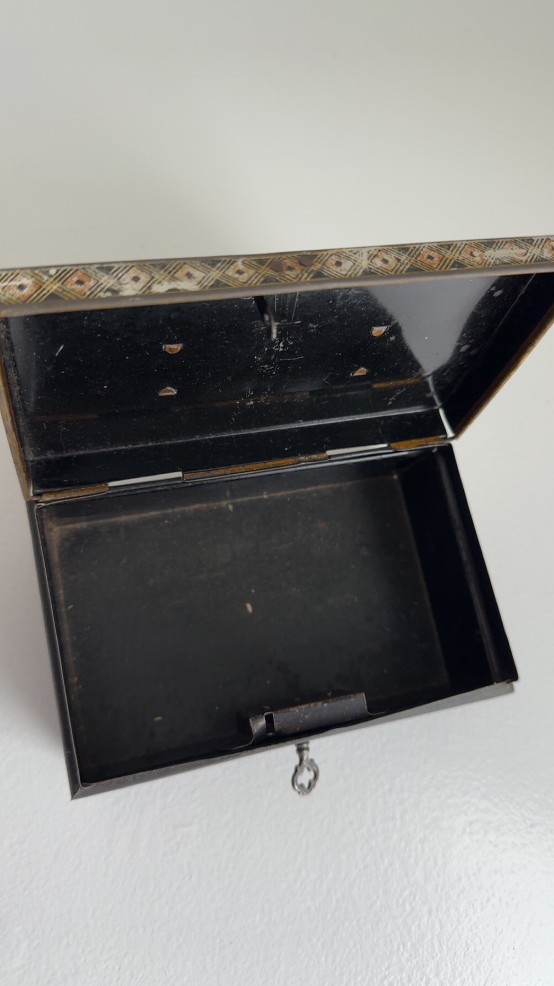Small/mini Vintage Art Deco Lithograph Lockable Cash Tin Jewelry Box ...