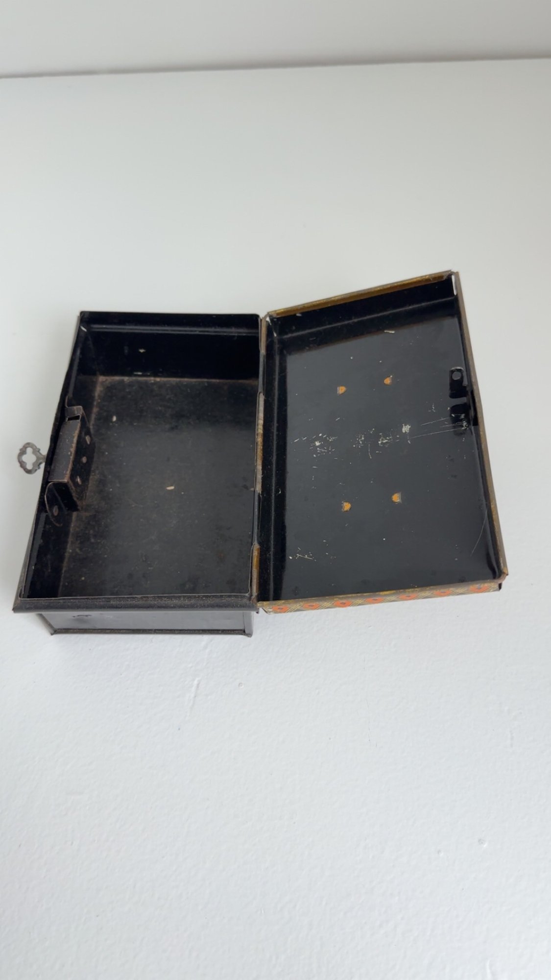 Small/mini Vintage Art Deco Lithograph Lockable Cash Tin Jewelry Box ...