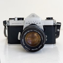 Vintage Asahi Pentax Spotmatic 35mm SLR Camera With Case.