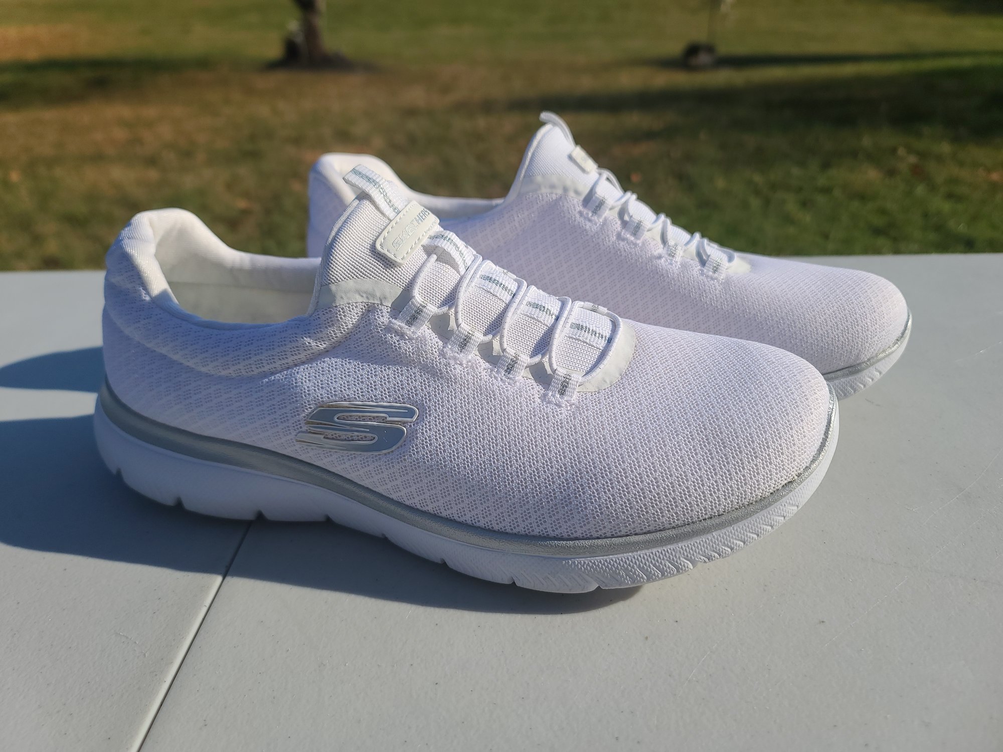 White Skechers Wide Fit Memory Foam Sneakers/shoes Women Size