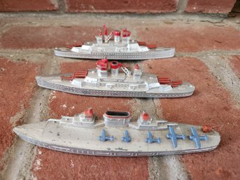 Tootsietoy Metal Toy Boat Fleet Vintage Battleships And USS Saratoga Carrier Diecast Collection