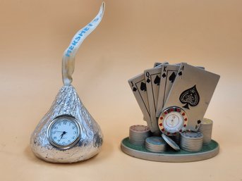 Vintage Hershey's Kiss Mini Desk Clock & Metal Royal Flush Playing Card Casino Poker Chips Clock Lot