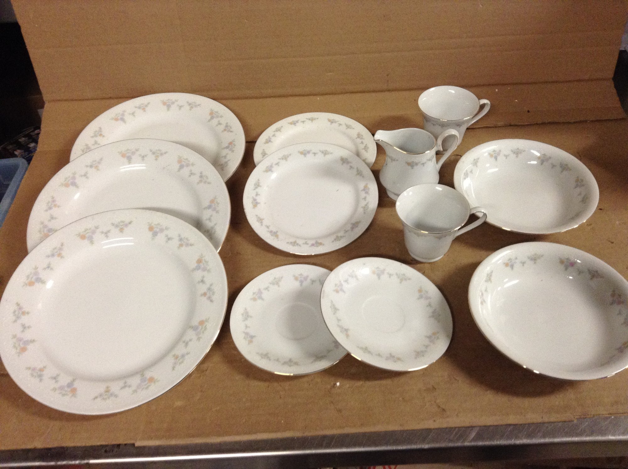 12 Piece Fantasy Collection China Pearl Fine China Rainbow Dishes  display picture 1