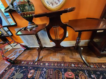 Mahogany Victorian-style Cocktail Table With Carved Details