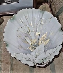Porcelain Shell-shaped Dish With Gold Floral Decoration