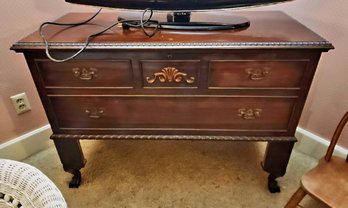 Mahogany Chest Of Drawers In William And Mary Style With Carved Shell Motif And Ball-and-claw Feet
