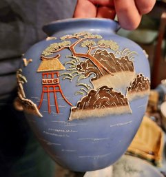 Porcelain Vase With Japanese Motifs By Moriyama Mori-Machi