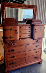 Tiger Oak Gentleman's Chest With Mirror
