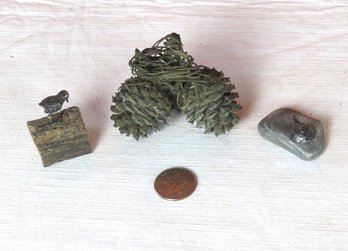 Lot Miniature Sculptures, Bird, Pinecones And A Horseshoe Crab