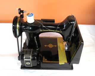 Singer Feather Weight Model 221-1